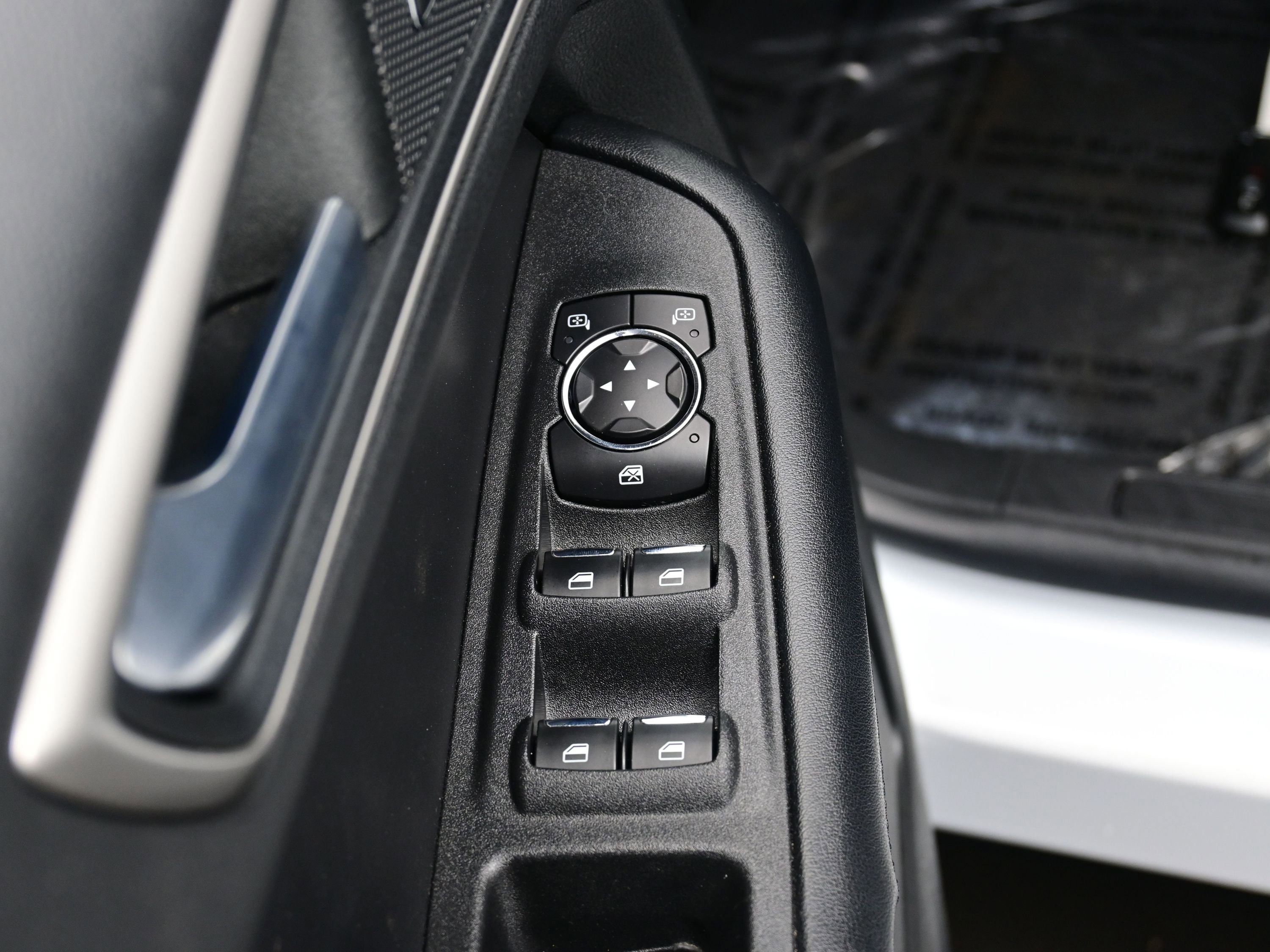 Used 2022 Ford Edge SEL image 11