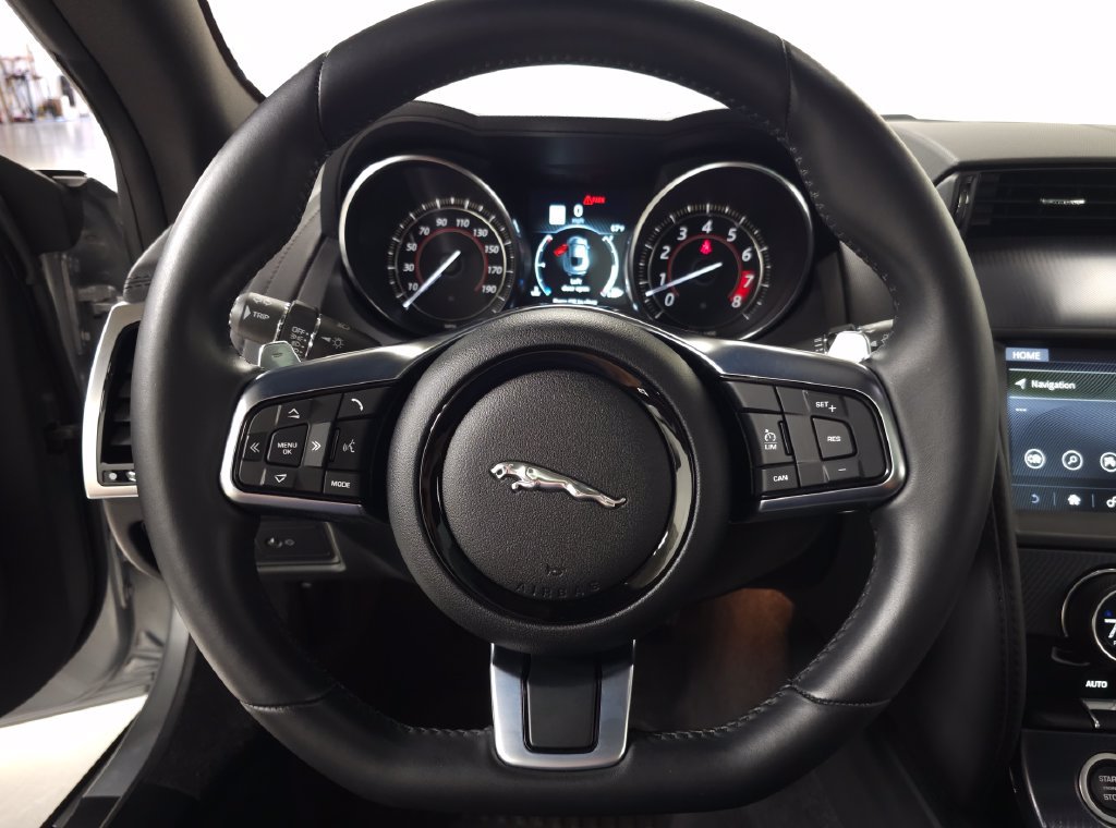 Used 2020 Jaguar F-TYPE R-Dynamic AWD/4WD image 17