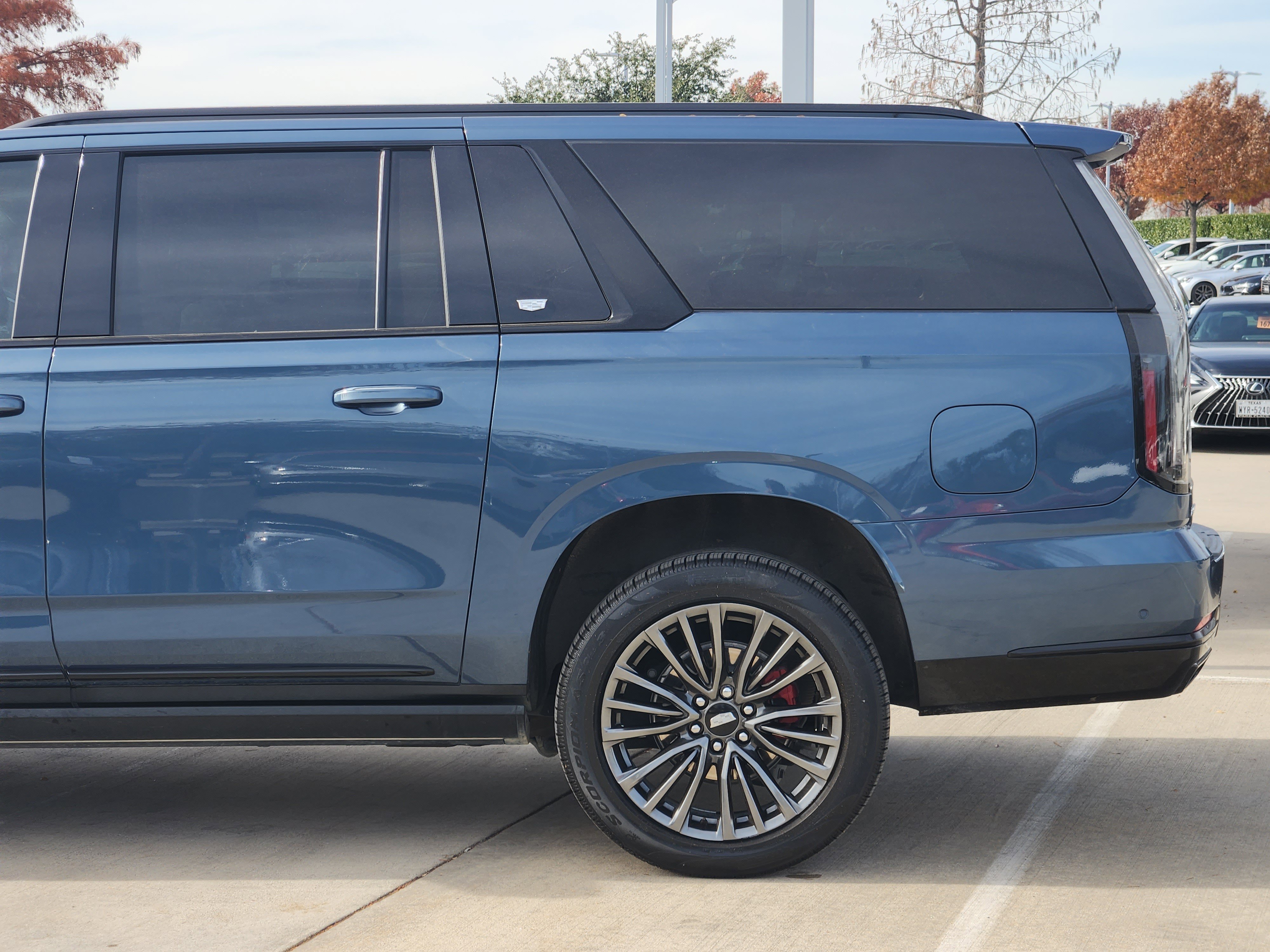 Used 2025 Cadillac Escalade ESV Sport Platinum image 10