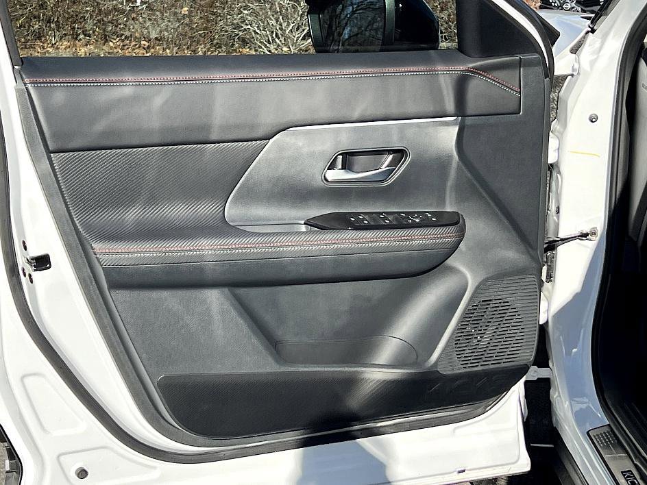 Certified 2025 Nissan Kicks SR w/ SR Premium Package image 18