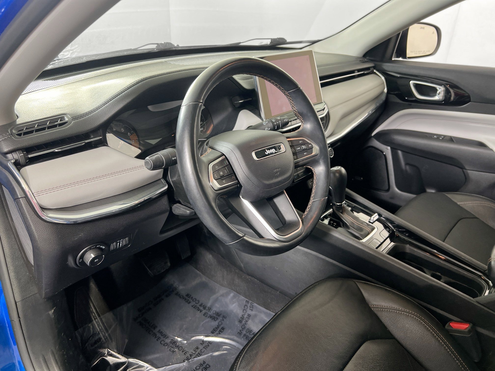 Used 2022 Jeep Compass Limited w/ Sun and Sound Group image 9