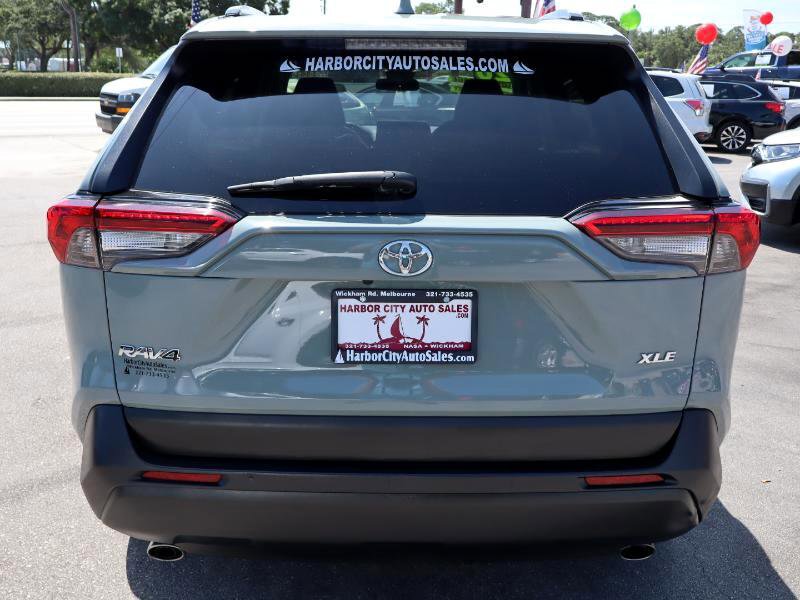Used 2020 Toyota RAV4 XLE Premium image 5