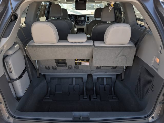 Used 2019 Toyota Sienna XLE w/ XLE Navigation Package FWD image 32