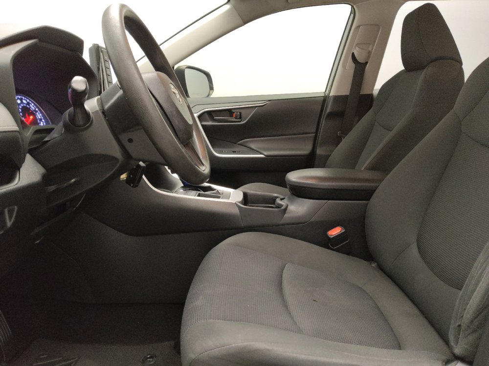 Used 2019 Toyota RAV4 LE FWD image 17