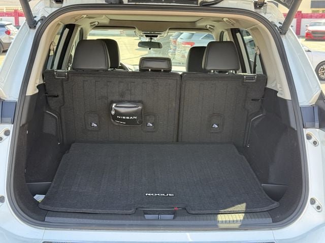 Used 2024 Nissan Rogue SV w/ SV Premium Package FWD image 31