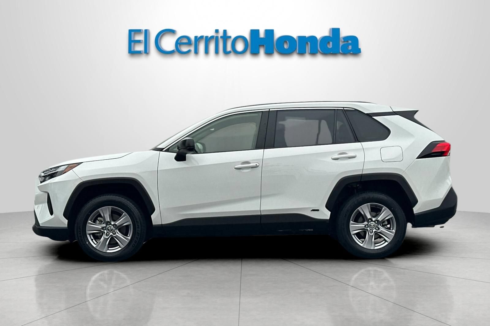 Used 2024 Toyota RAV4 LE AWD/4WD image 6