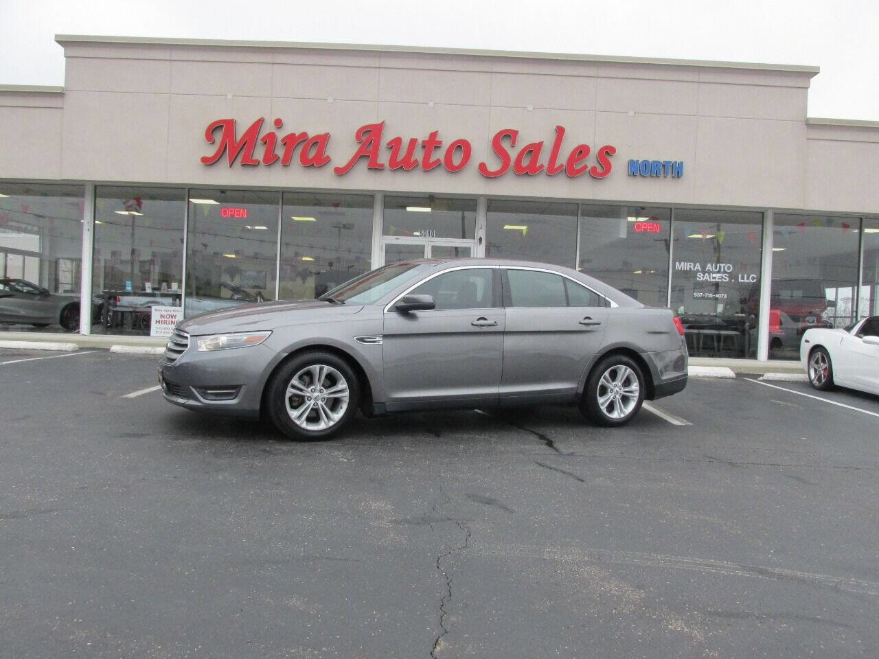 Used 2013 Ford Taurus SEL image 2