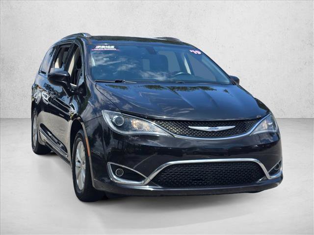 Used 2019 Chrysler Pacifica Touring-L FWD video 3