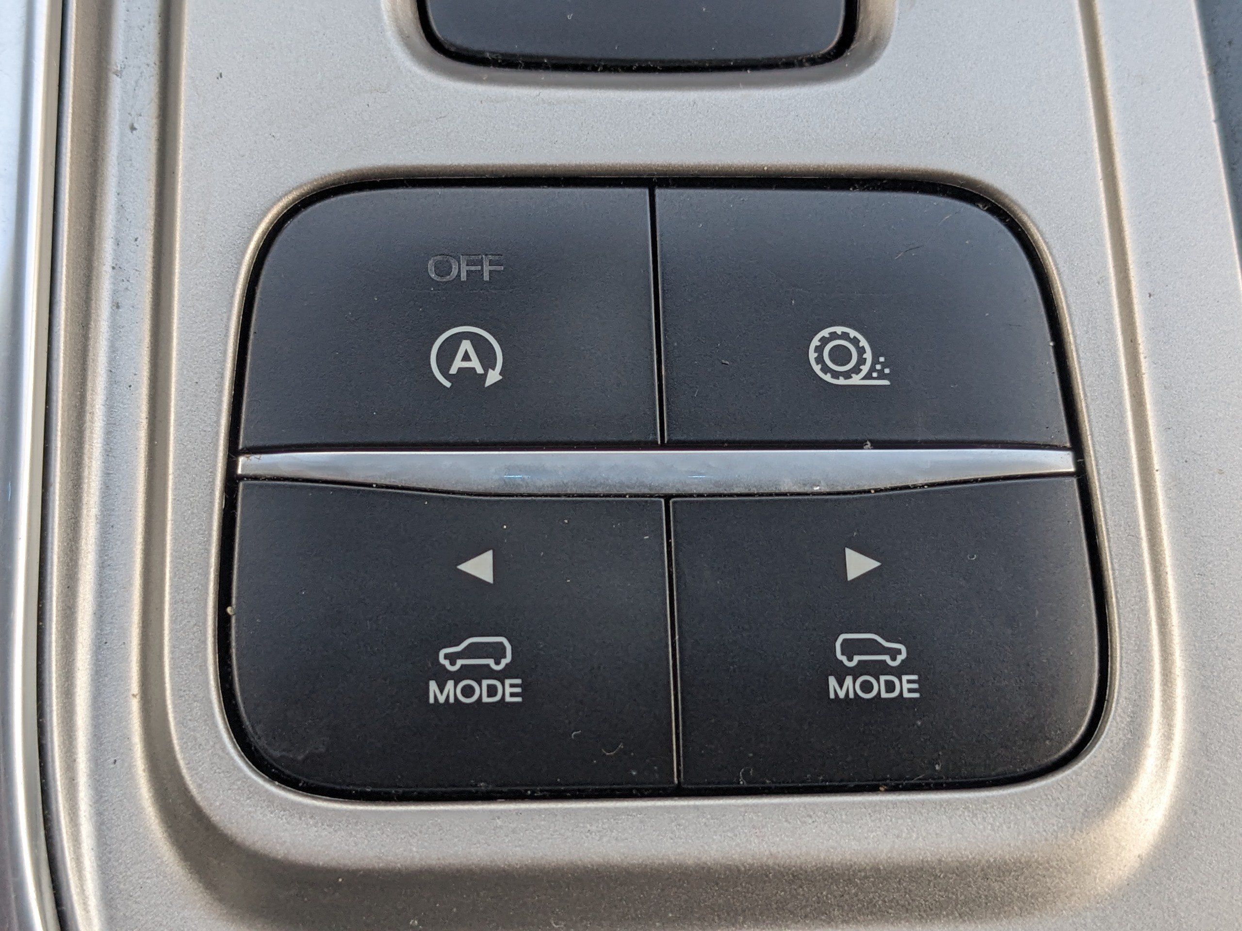 Used 2020 Ford Explorer XLT w/ Equipment Group 202A RWD image 28