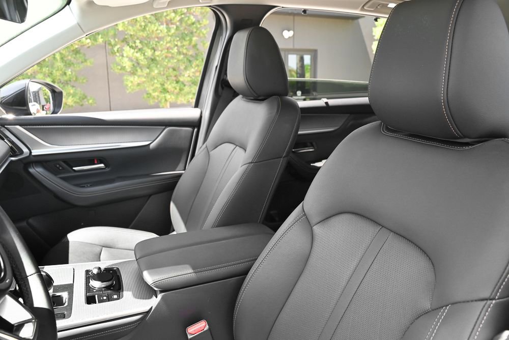 Used 2024 MAZDA CX-90 Plug-In Hybrid w/ Premium Pkg image 11