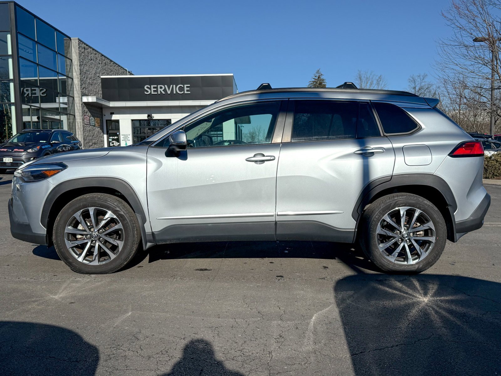 Used 2022 Toyota Corolla Cross XLE w/ Convenience Package image 8