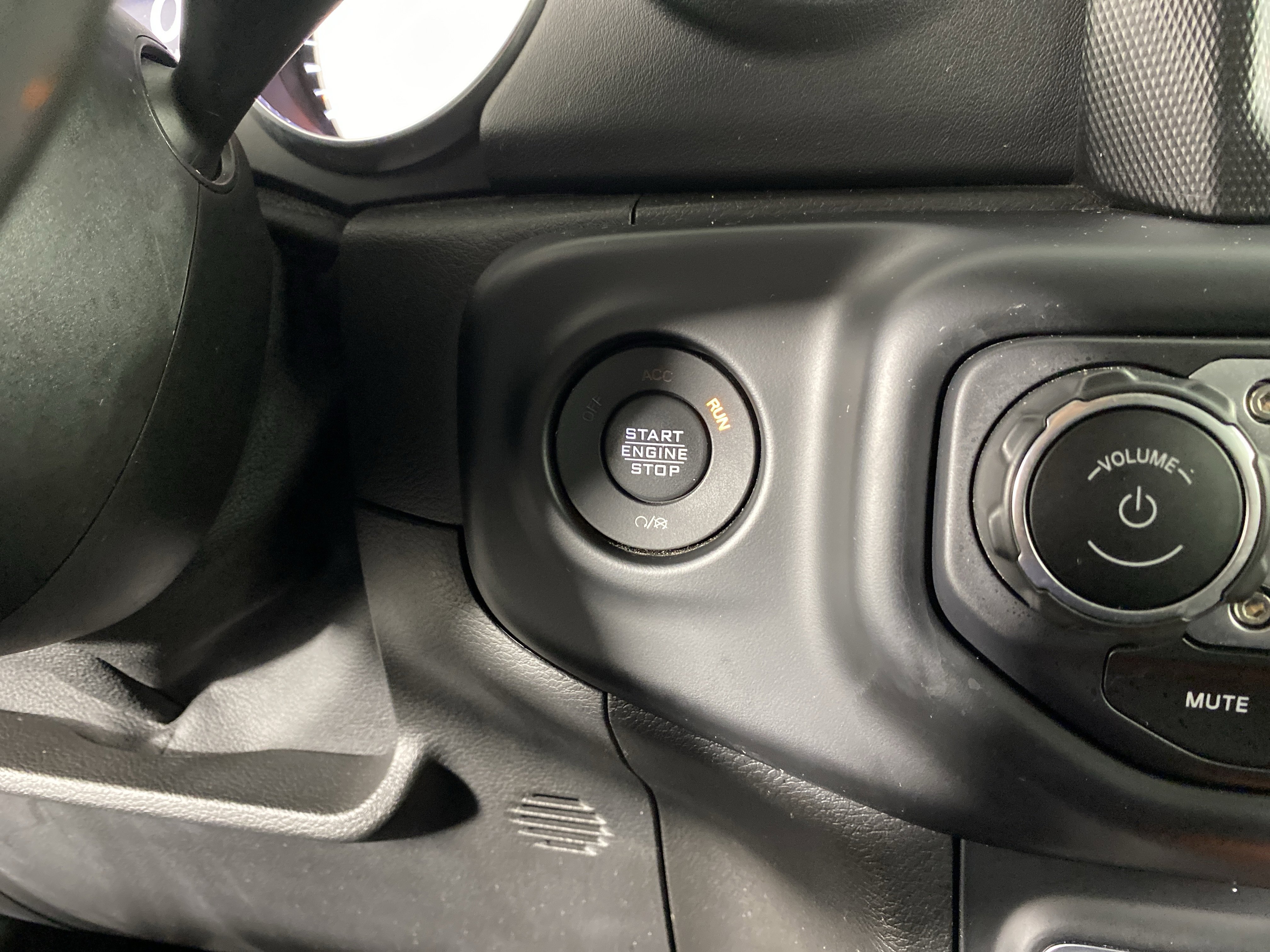 Used 2021 Jeep Gladiator Overland image 26