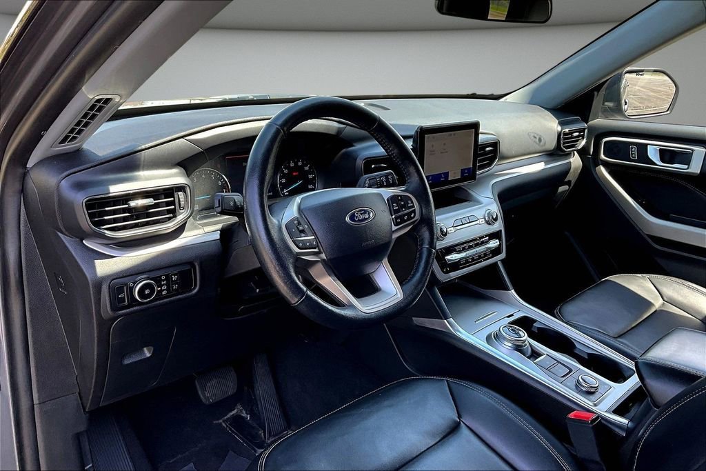 Used 2023 Ford Explorer XLT w/ Equipment Group 202A image 17