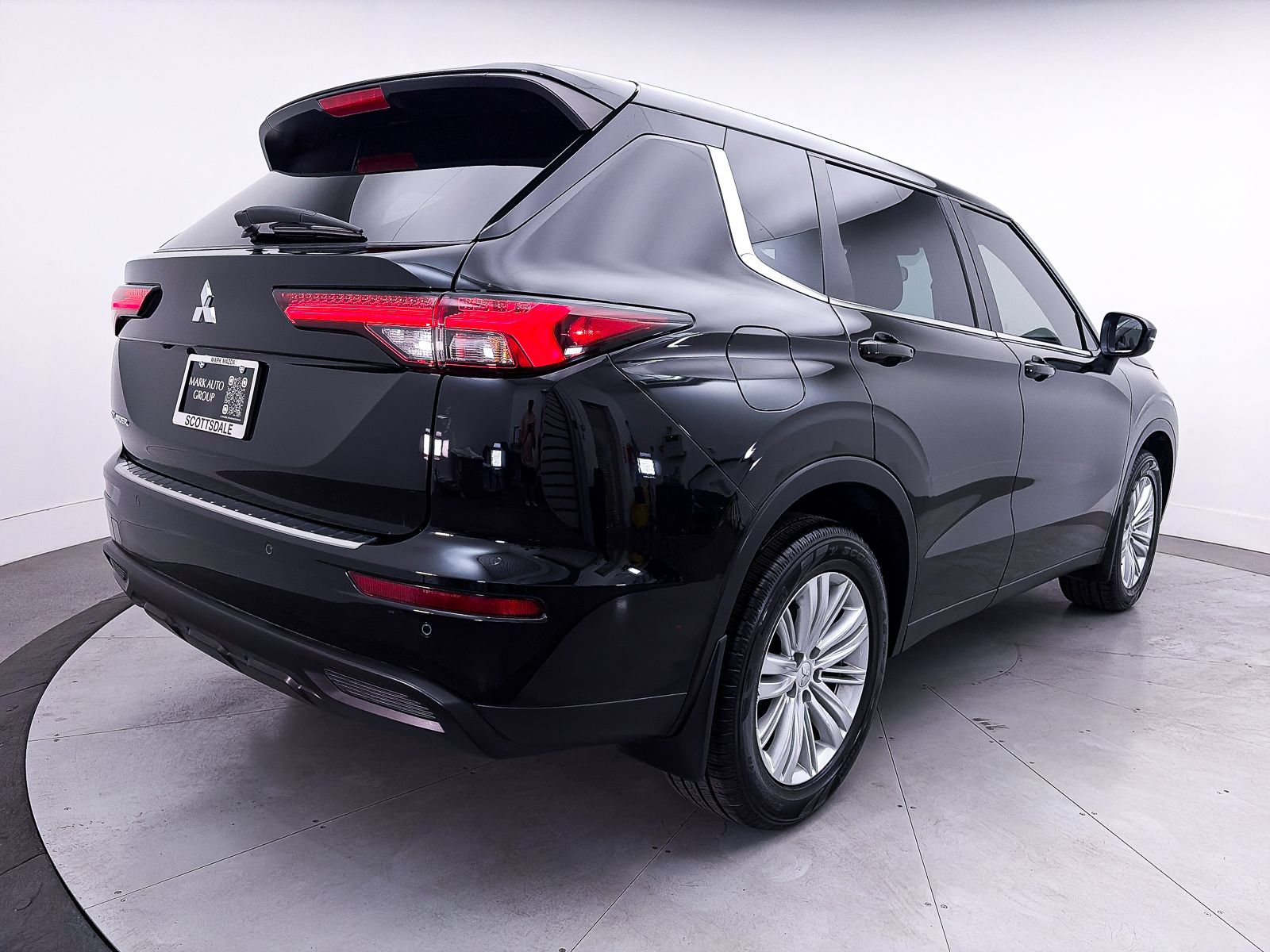 Used 2023 Mitsubishi Outlander ES FWD image 14