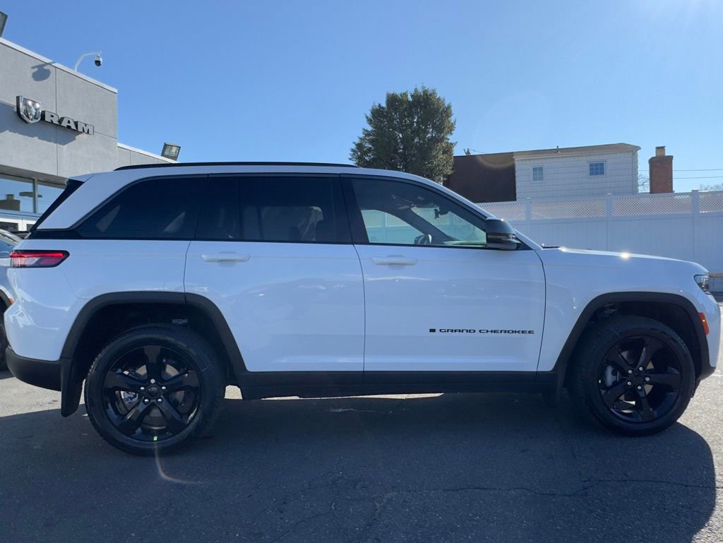 New 2026 Jeep Grand Cherokee Limited w/ Limited Altitude Package image 8