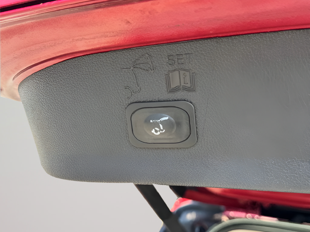 Used 2016 Ford Escape SE w/ SE Leather Comfort Package FWD image 33
