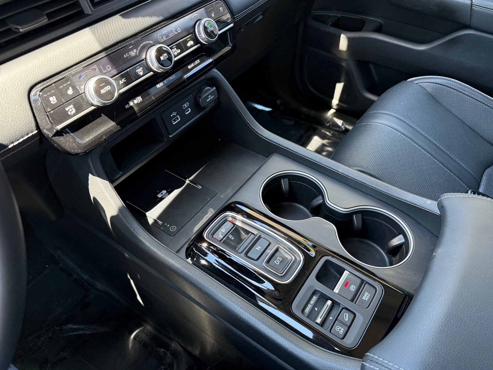 Used 2025 Honda Pilot Elite image 13