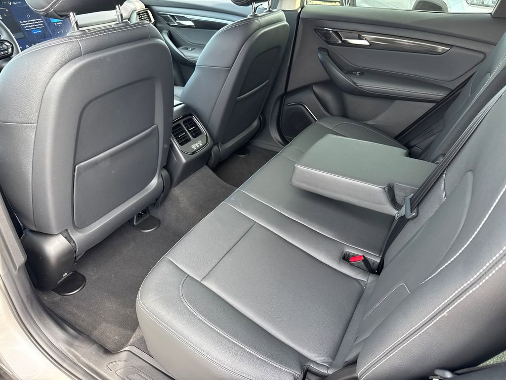New 2025 VinFast VF 8 Eco AWD/4WD image 18