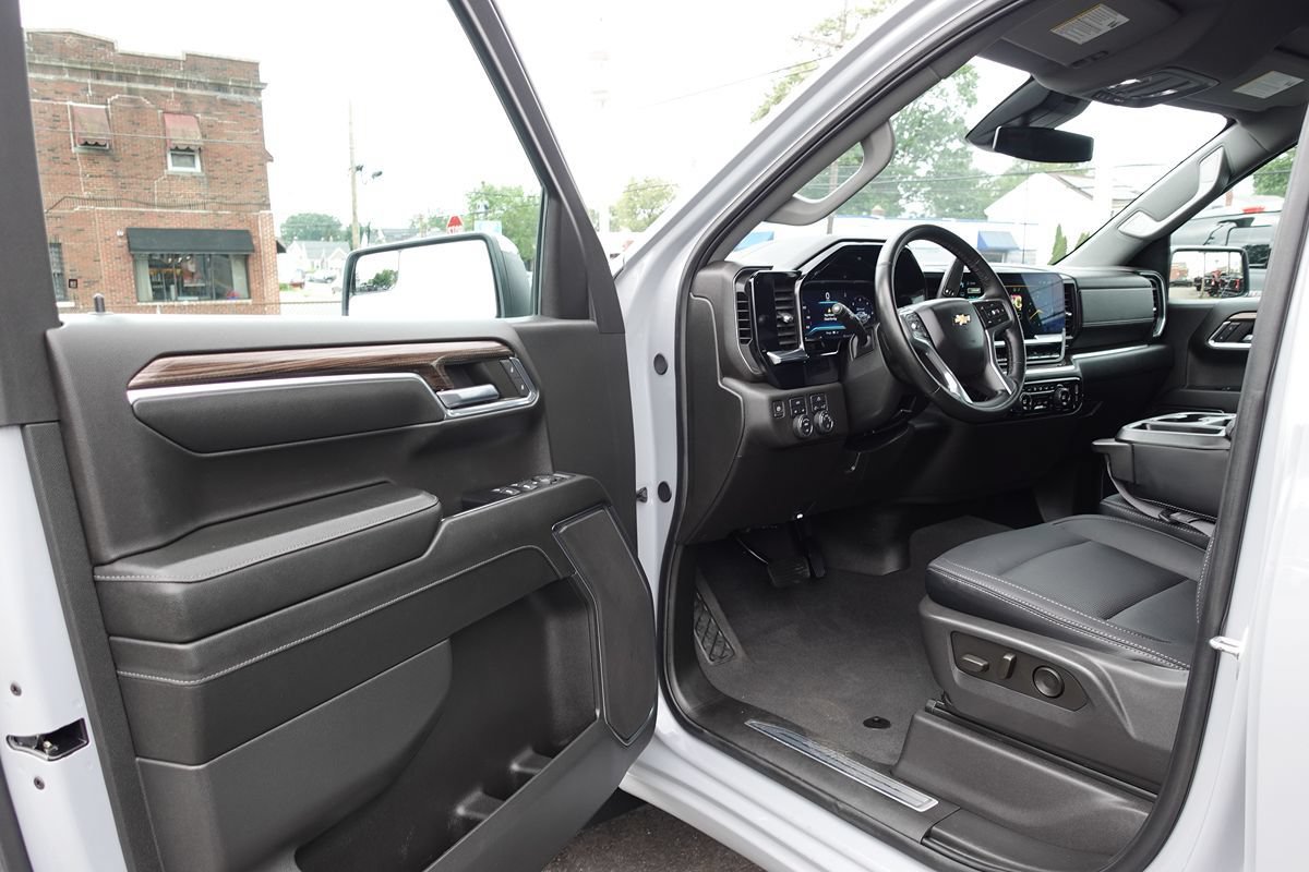 Used 2024 Chevrolet Silverado 1500 LT AWD/4WD image 13