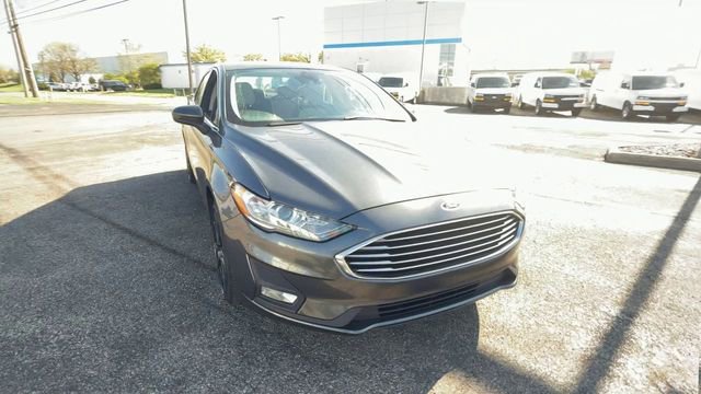 Used 2020 Ford Fusion SE w/ Equipment Group 151A FWD image 2