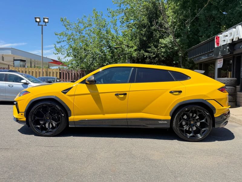 Used 2023 Lamborghini Urus Performante AWD/4WD image 9