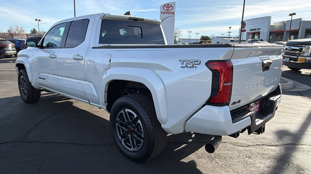 Used 2024 Toyota Tacoma TRD Sport w/ TRD Sport Upgrade Package image 5