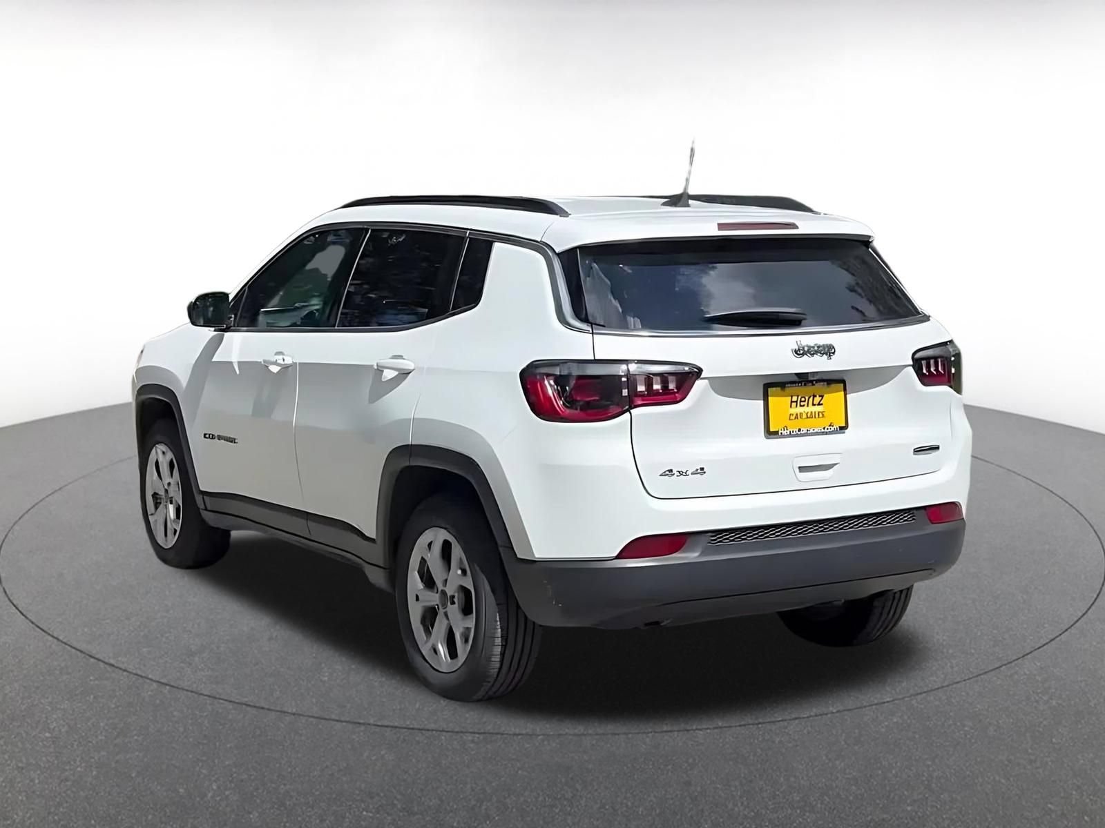 Used 2025 Jeep Compass Latitude AWD/4WD image 11