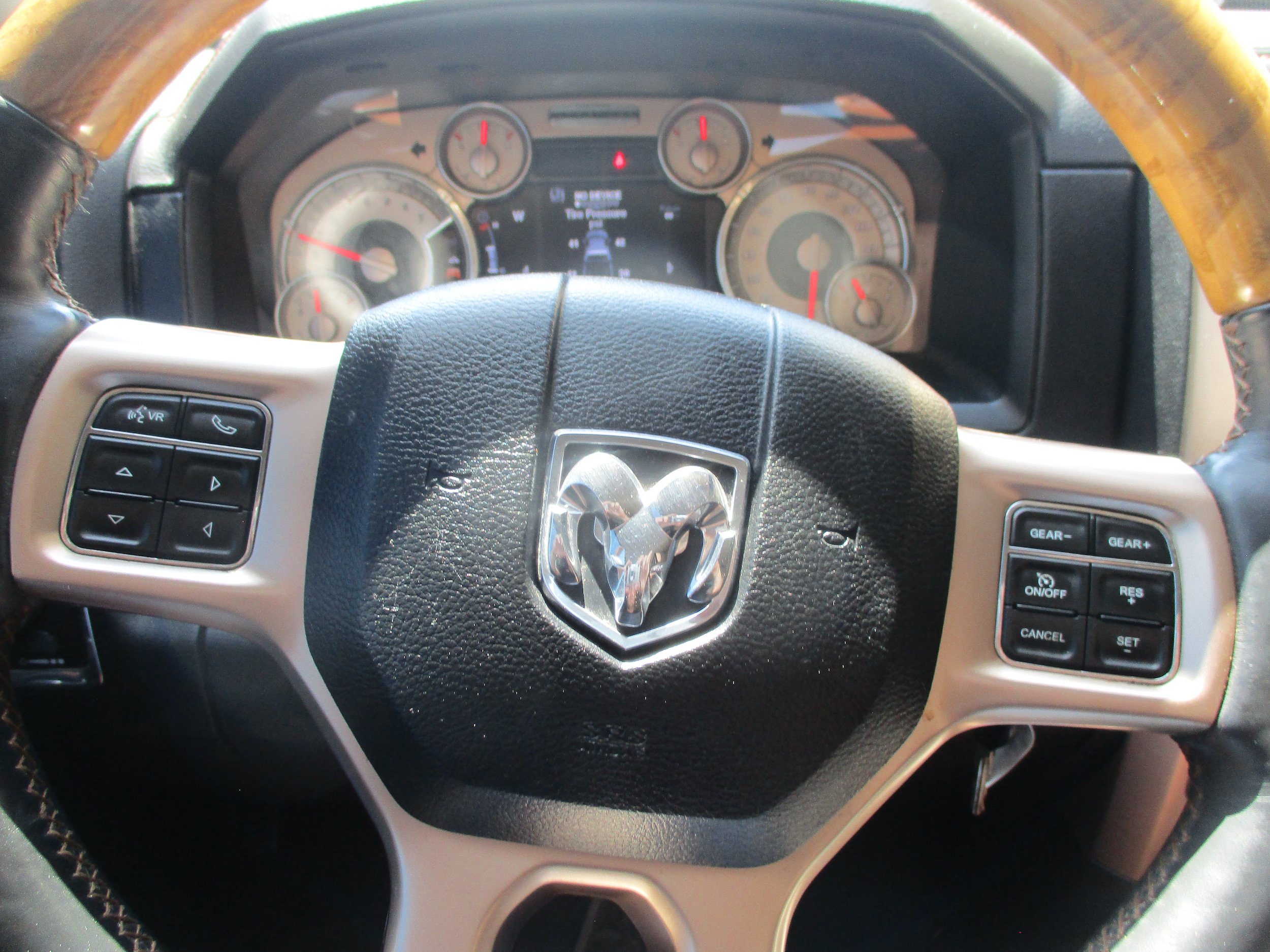 Used 2014 RAM 1500 Laramie Longhorn RWD image 26