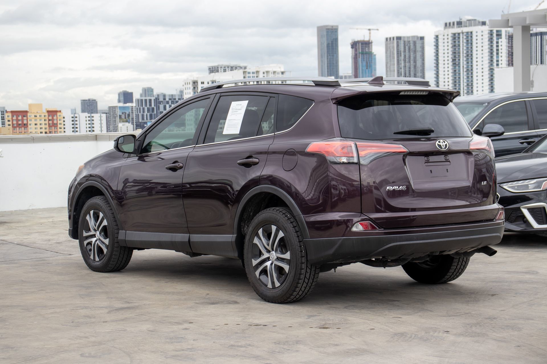 Used 2018 Toyota RAV4 LE image 7