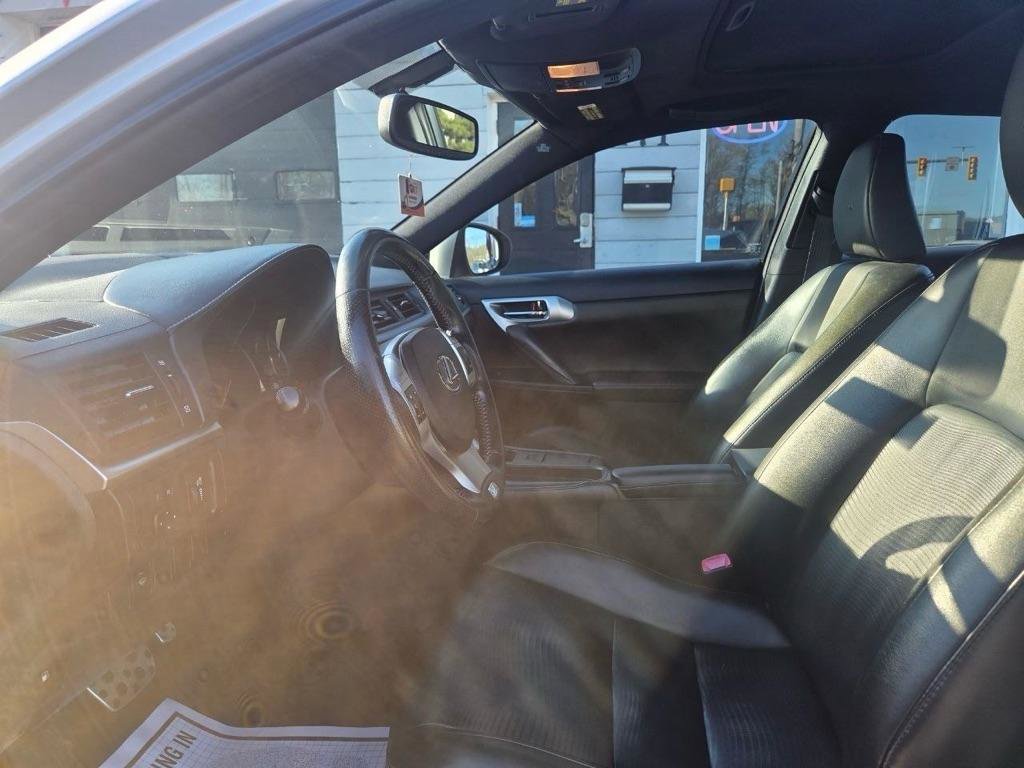 Used 2013 Lexus CT 200h w/ Premium Pkg w/Backup Camera FWD image 26