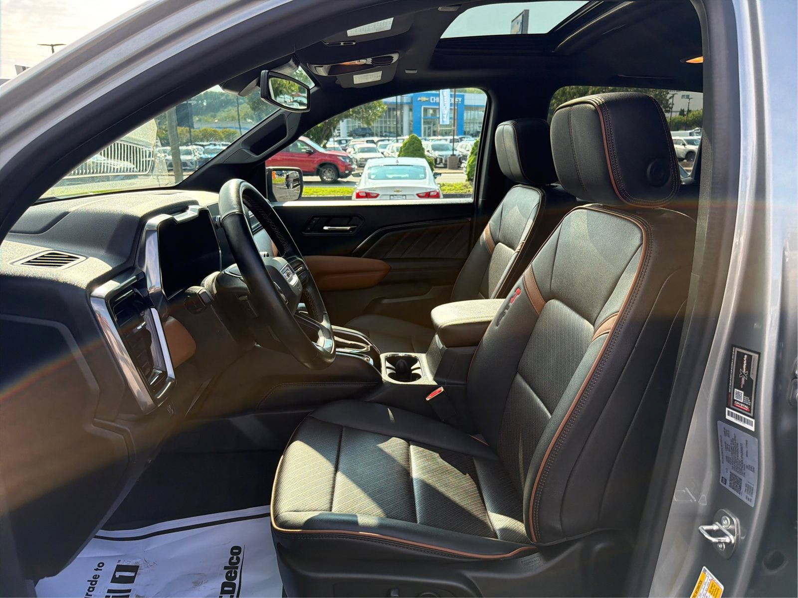 Used 2023 GMC Canyon AT4 w/ AT4 Premium Package AWD/4WD image 9