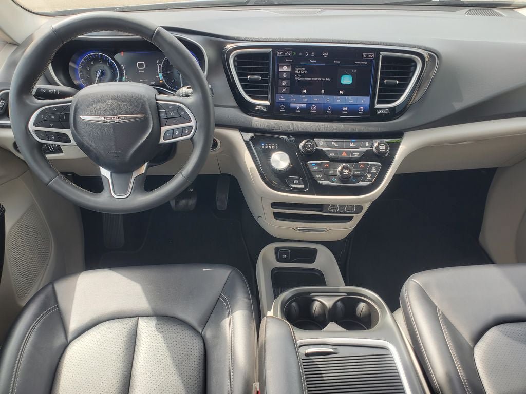 Used 2024 Chrysler Pacifica Touring-L FWD image 23