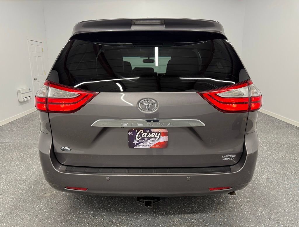Used 2015 Toyota Sienna Limited image 10