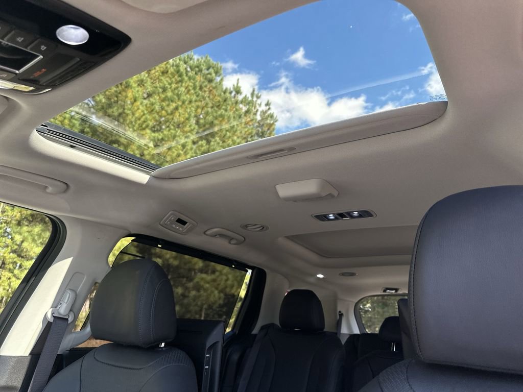 New 2025 Kia Carnival SX Prestige image 16