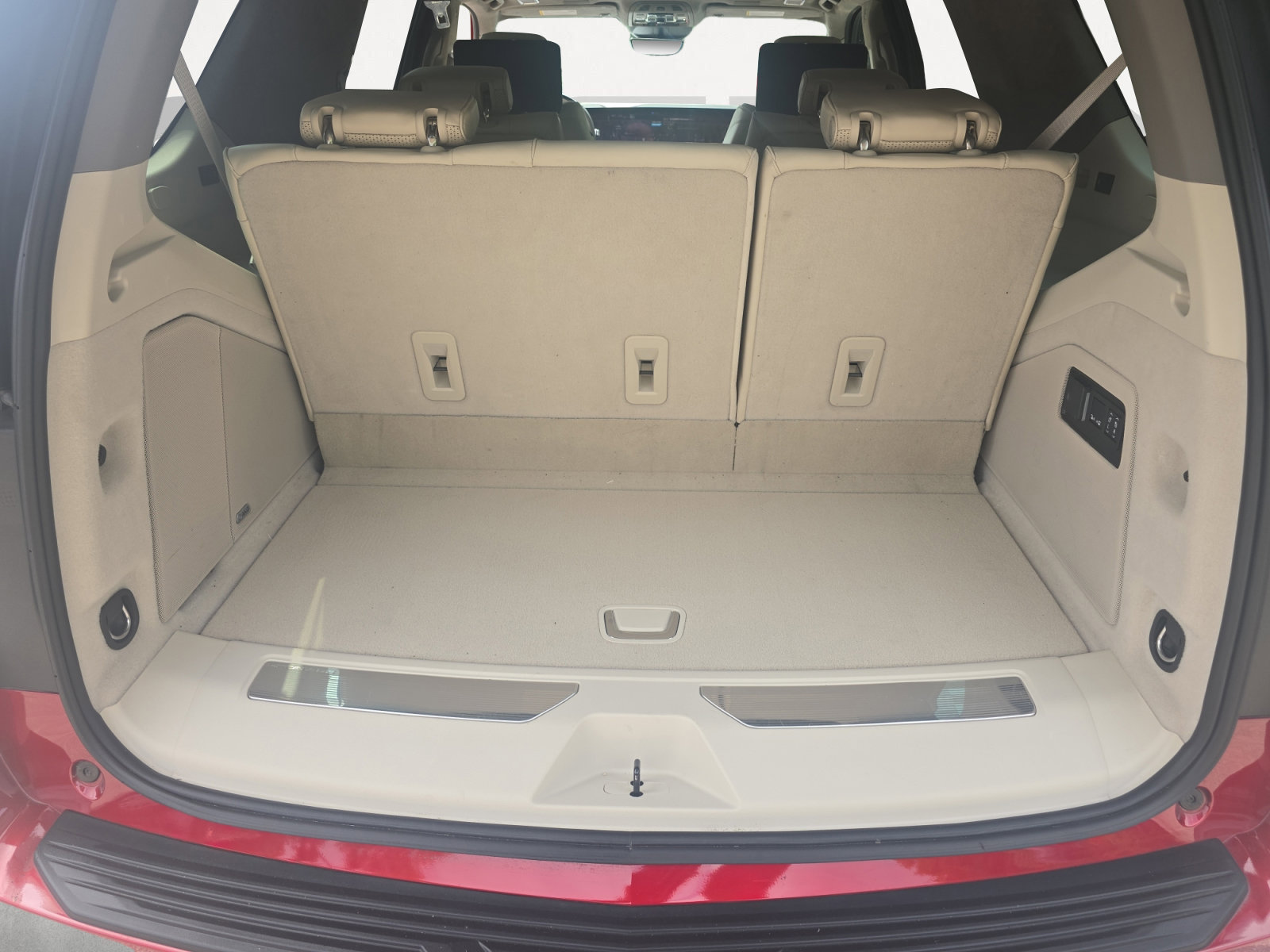 Used 2025 Cadillac Escalade Sport Platinum w/ LPO, Floor Liner Package AWD/4WD image 9