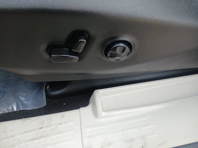 Used 2023 Chrysler Pacifica Touring-L FWD image 13