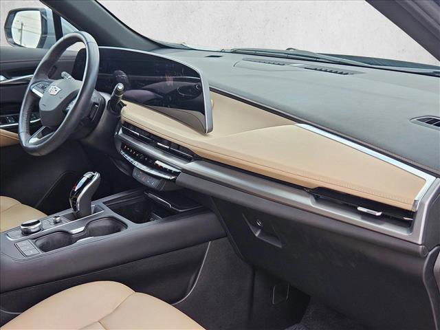 Used 2024 Cadillac XT4 Luxury w/ Cold Weather Package FWD image 22