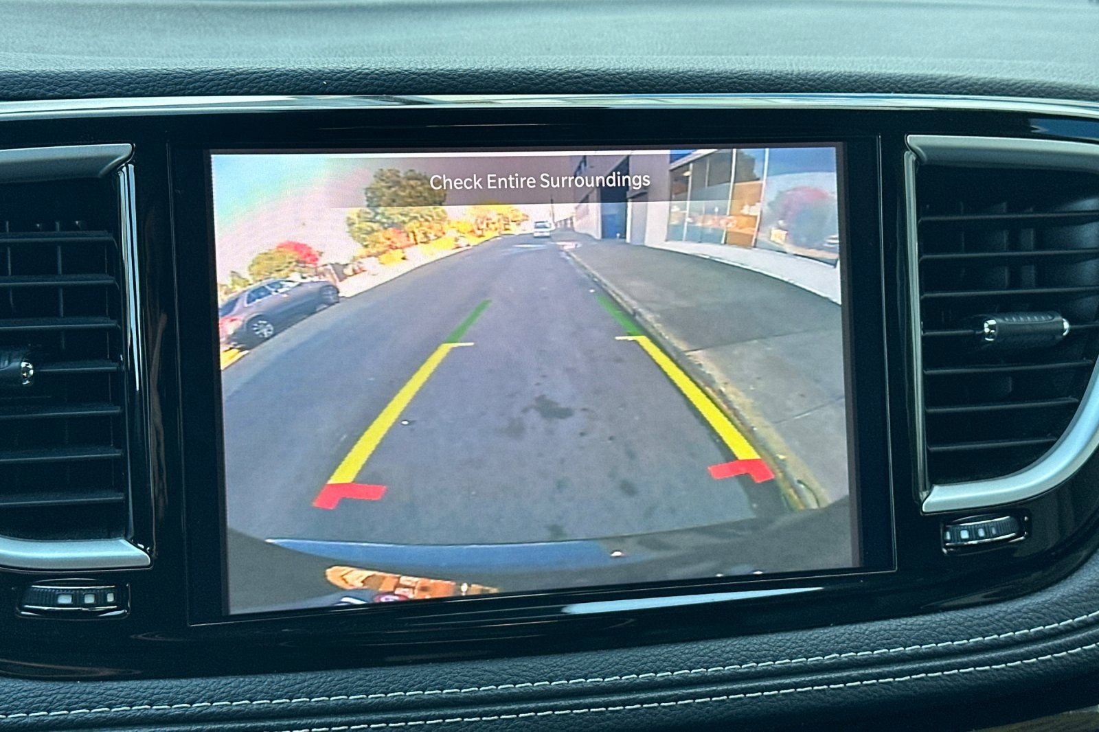 Used 2024 Chrysler Pacifica Select image 25