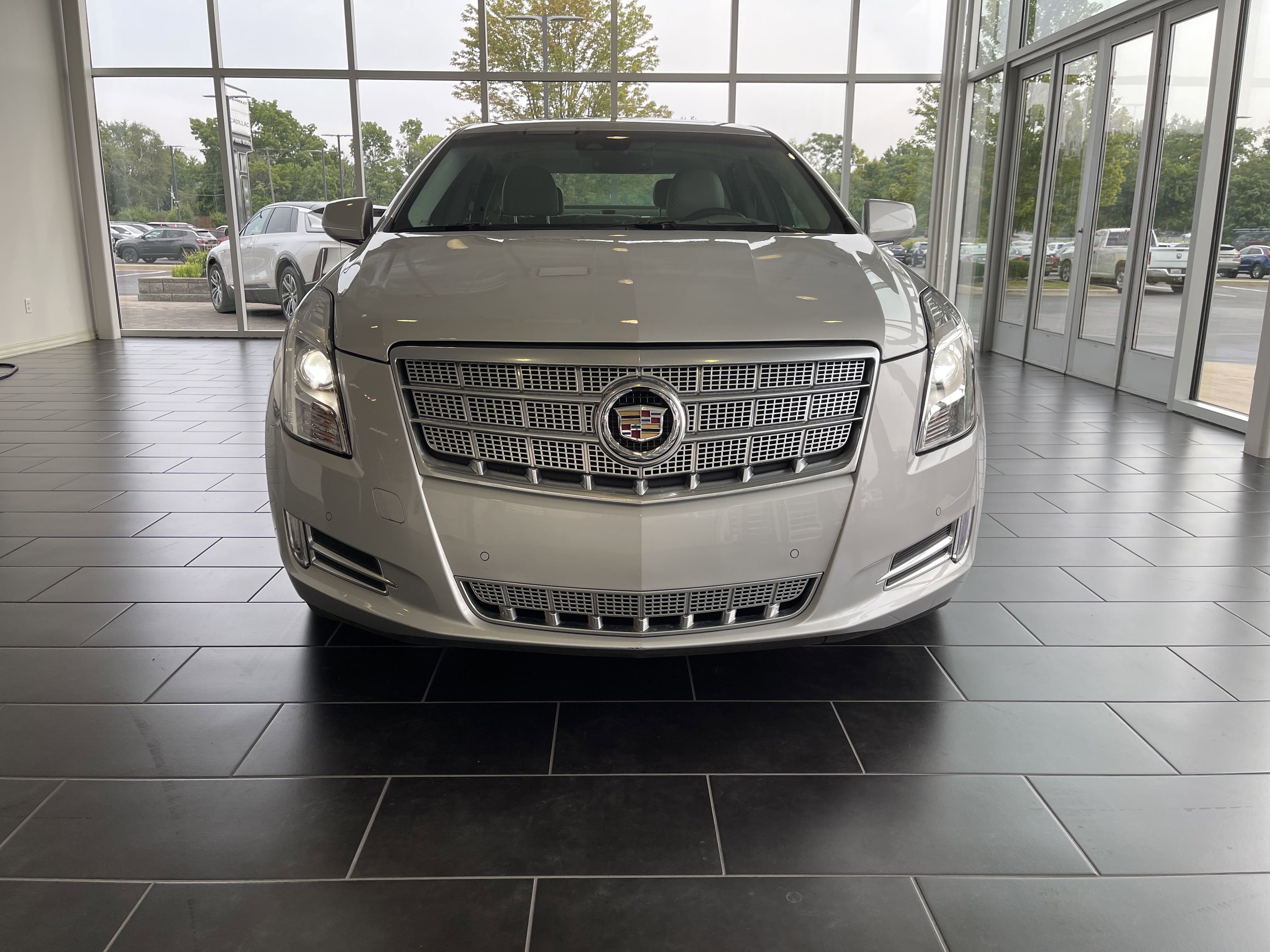 Used 2013 Cadillac XTS Platinum image 9