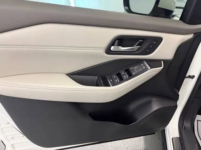 Used 2023 Nissan Rogue SL w/ SL Premium Package image 14