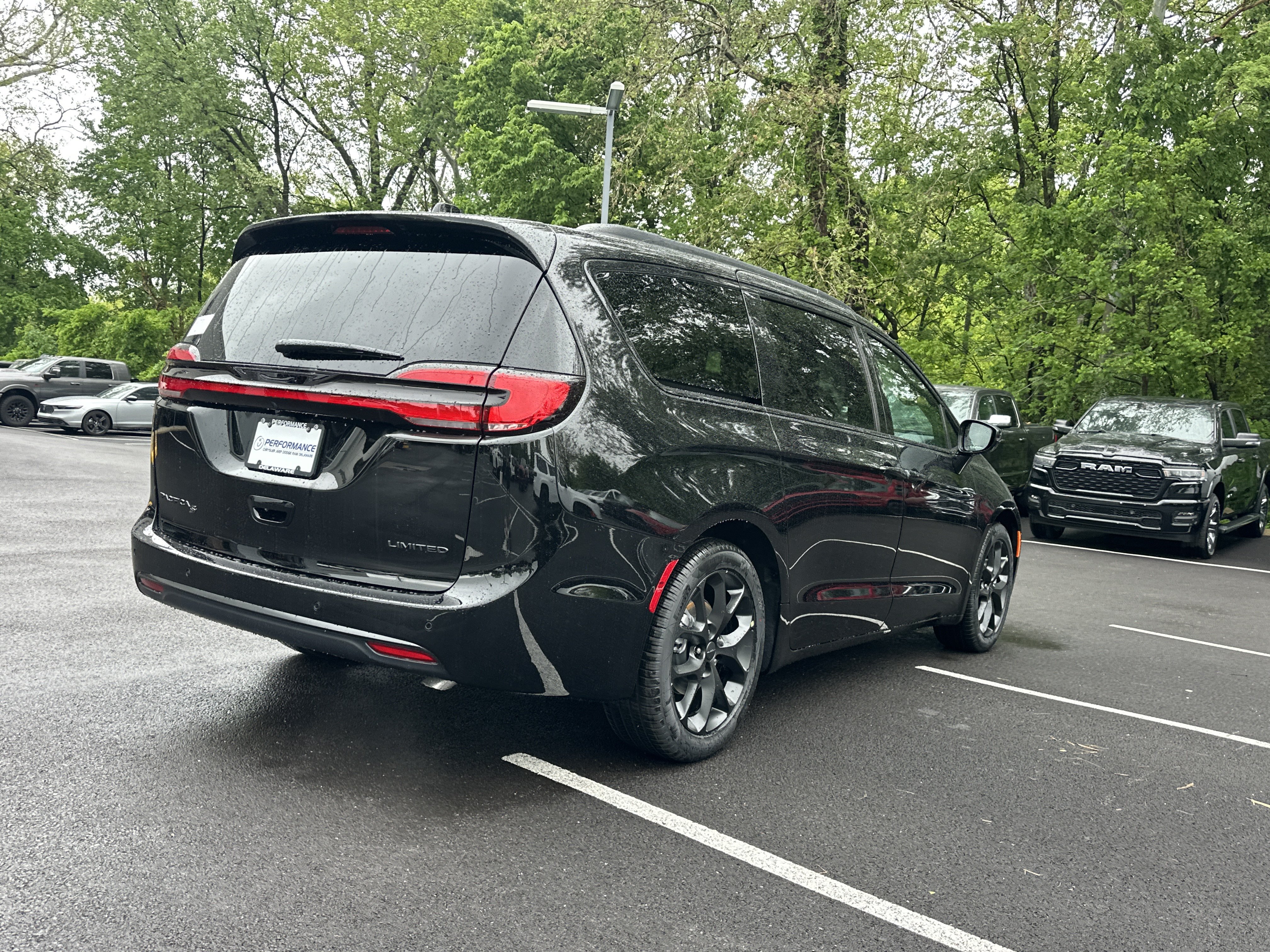 New 2027 Chrysler Pacifica Limited FWD image 16
