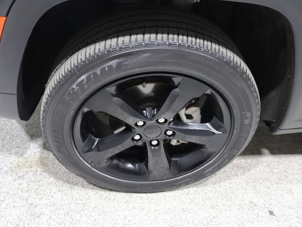 Used 2023 Jeep Grand Cherokee Altitude AWD/4WD image 9