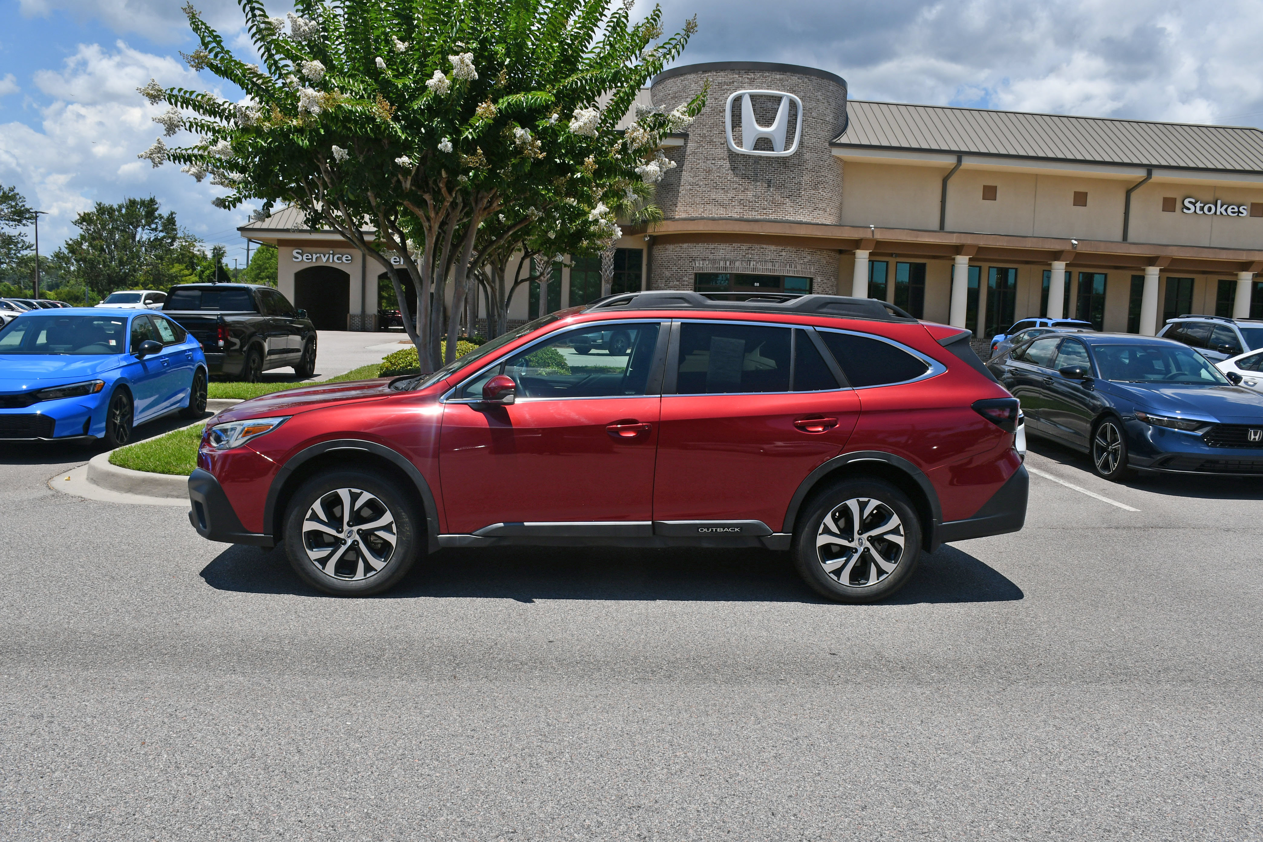 Used 2022 Subaru Outback Limited w/ Popular Package #2 AWD/4WD image 2