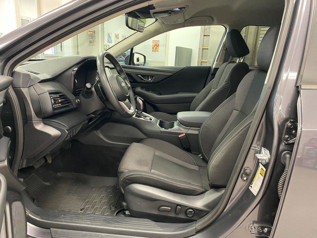 Used 2025 Subaru Outback Premium w/ Popular Package #1A image 10