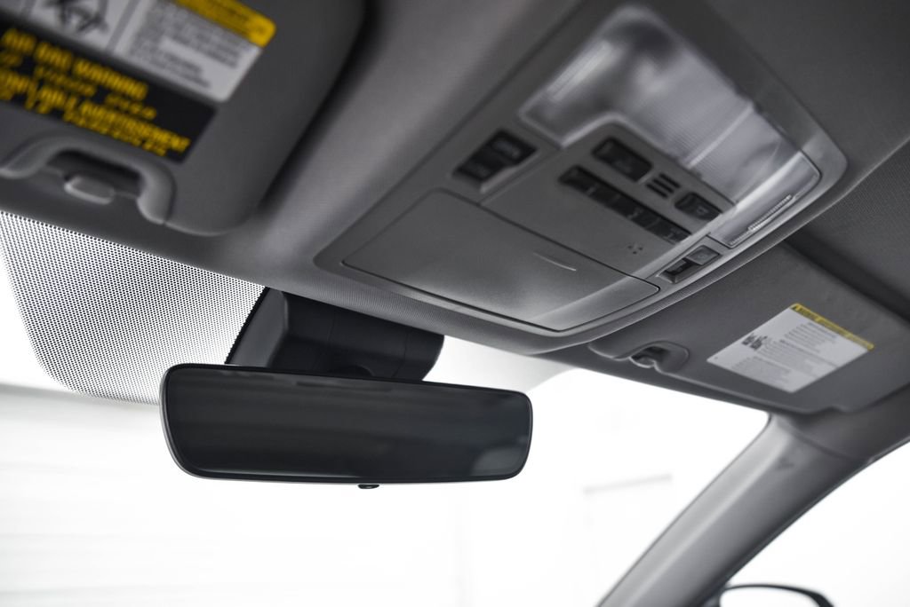 Used 2018 Toyota Highlander image 18