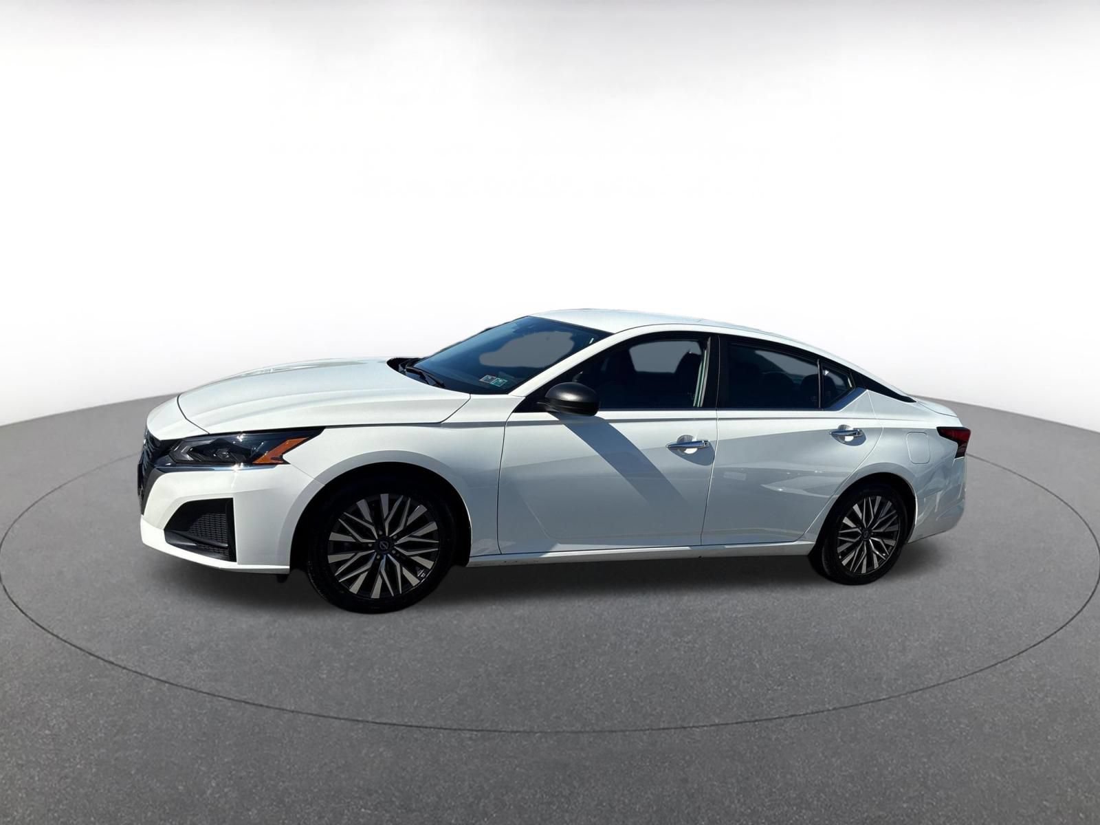 Used 2025 Nissan Altima 2.5 SV FWD image 8