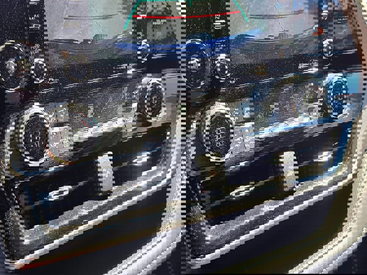 Used 2020 Toyota Highlander XLE image 40