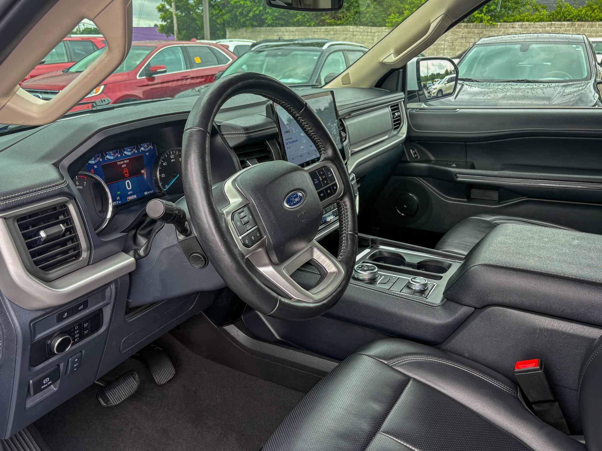 Used 2024 Ford Expedition XLT AWD/4WD image 7