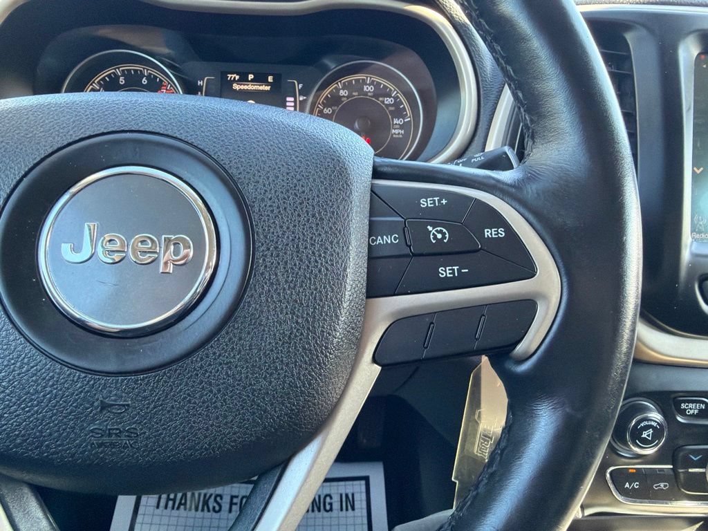Used 2016 Jeep Cherokee Latitude w/ Cold Weather Group AWD/4WD image 26
