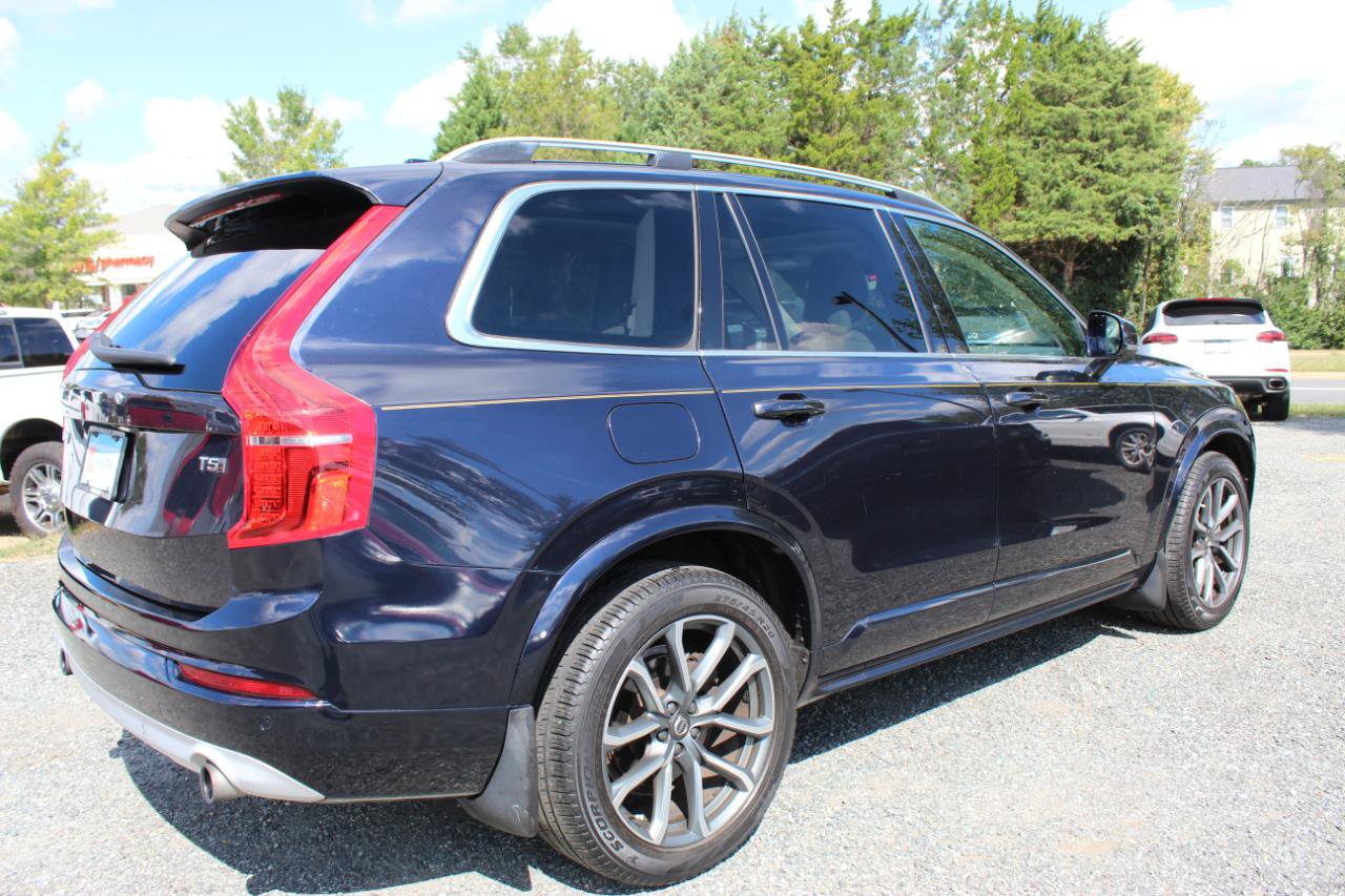 Used 2019 Volvo XC90 T5 Momentum w/ Protection Package AWD/4WD image 6